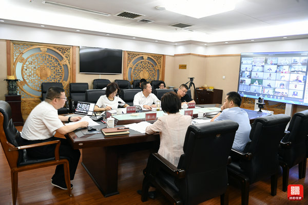 2021年8月26日，元方主持召開全市疫苗接種工作會議  張莉 攝.jpg
