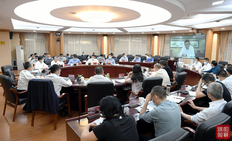 2022年5月25日，李云召開全市穩(wěn)住經(jīng)濟(jì)大盤視頻會(huì)  張莉  攝.jpg