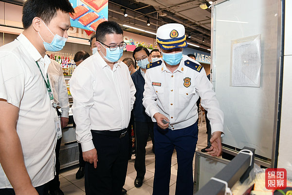 2022年9月28日，李云檢查節(jié)前安全生產、疫情防控、市場供應4  張莉 攝.jpg