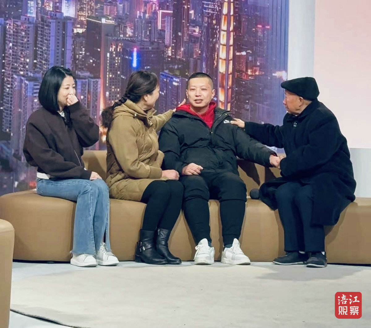 新年第一場(chǎng)團(tuán)圓1_1.jpg