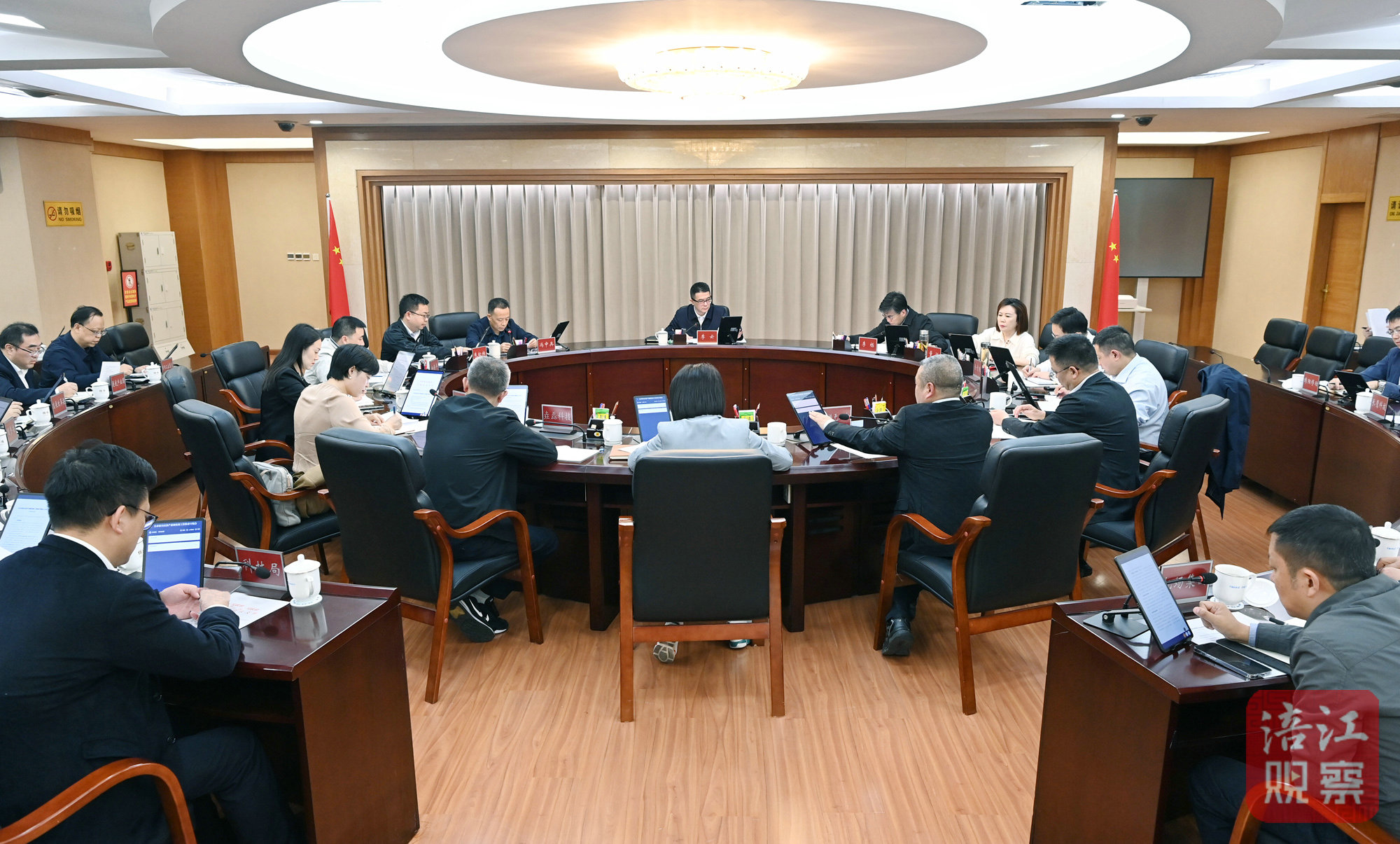 2024年10月14日，李云召開全市低空經(jīng)濟產(chǎn)業(yè)鏈發(fā)展工作推進會  張莉 攝.jpg