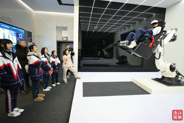 參觀科技智谷5G園、綿陽(yáng)科技創(chuàng)新館、凱德非遺集市5.jpg