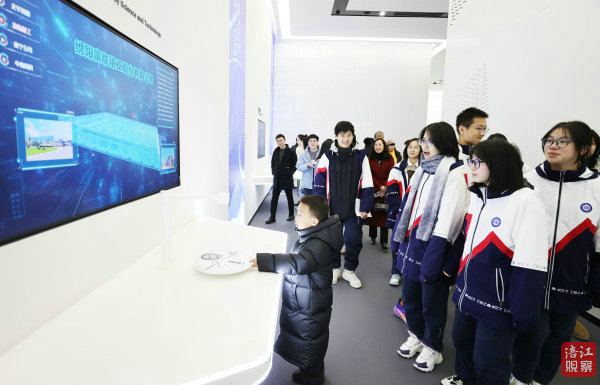 參觀科技智谷5G園、綿陽(yáng)科技創(chuàng)新館、凱德非遺集市2.jpg