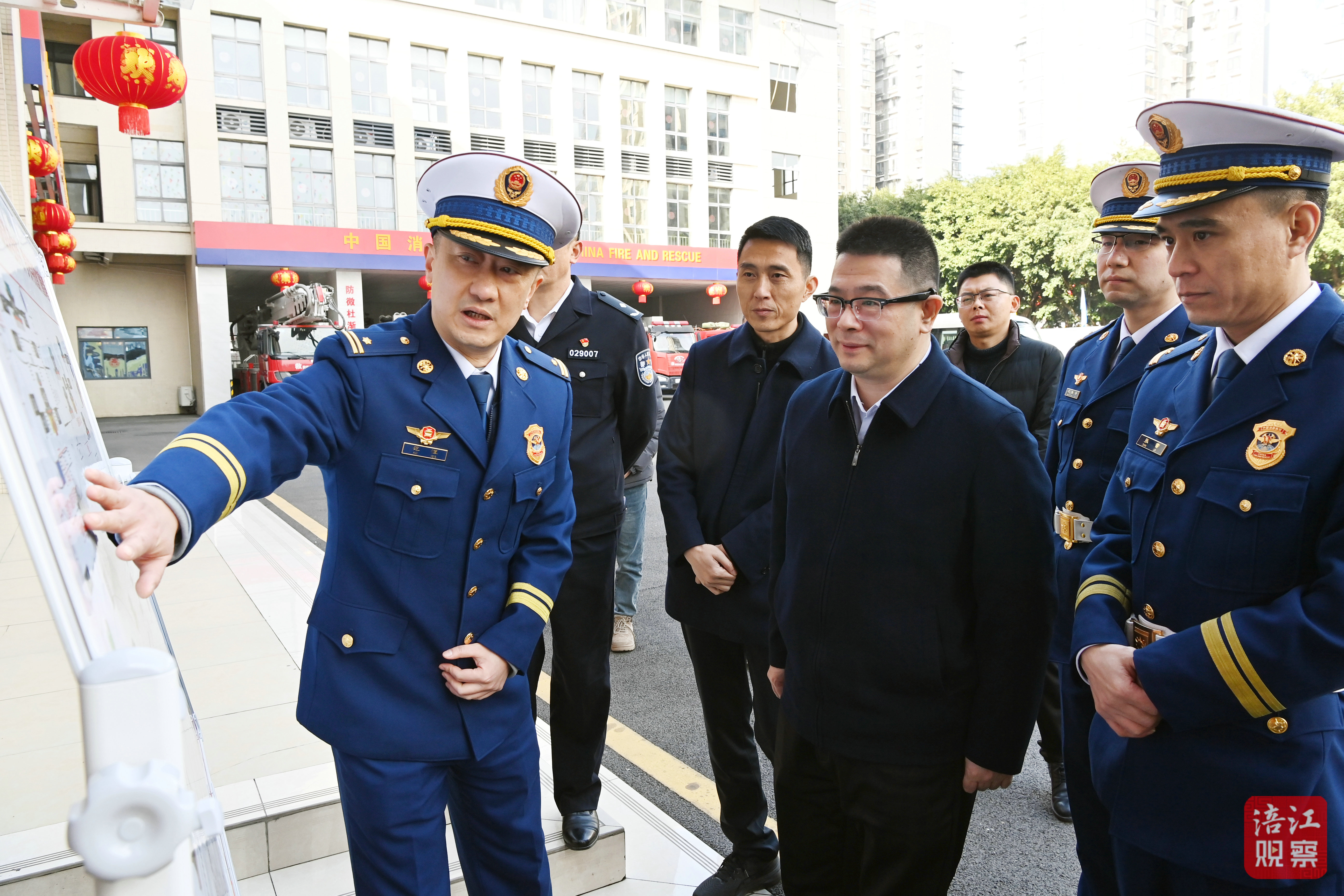 2025年1月27日，李云檢查節(jié)日供應(yīng)、安全穩(wěn)定工作‘，慰問(wèn)一線職工3  張莉 攝.jpg