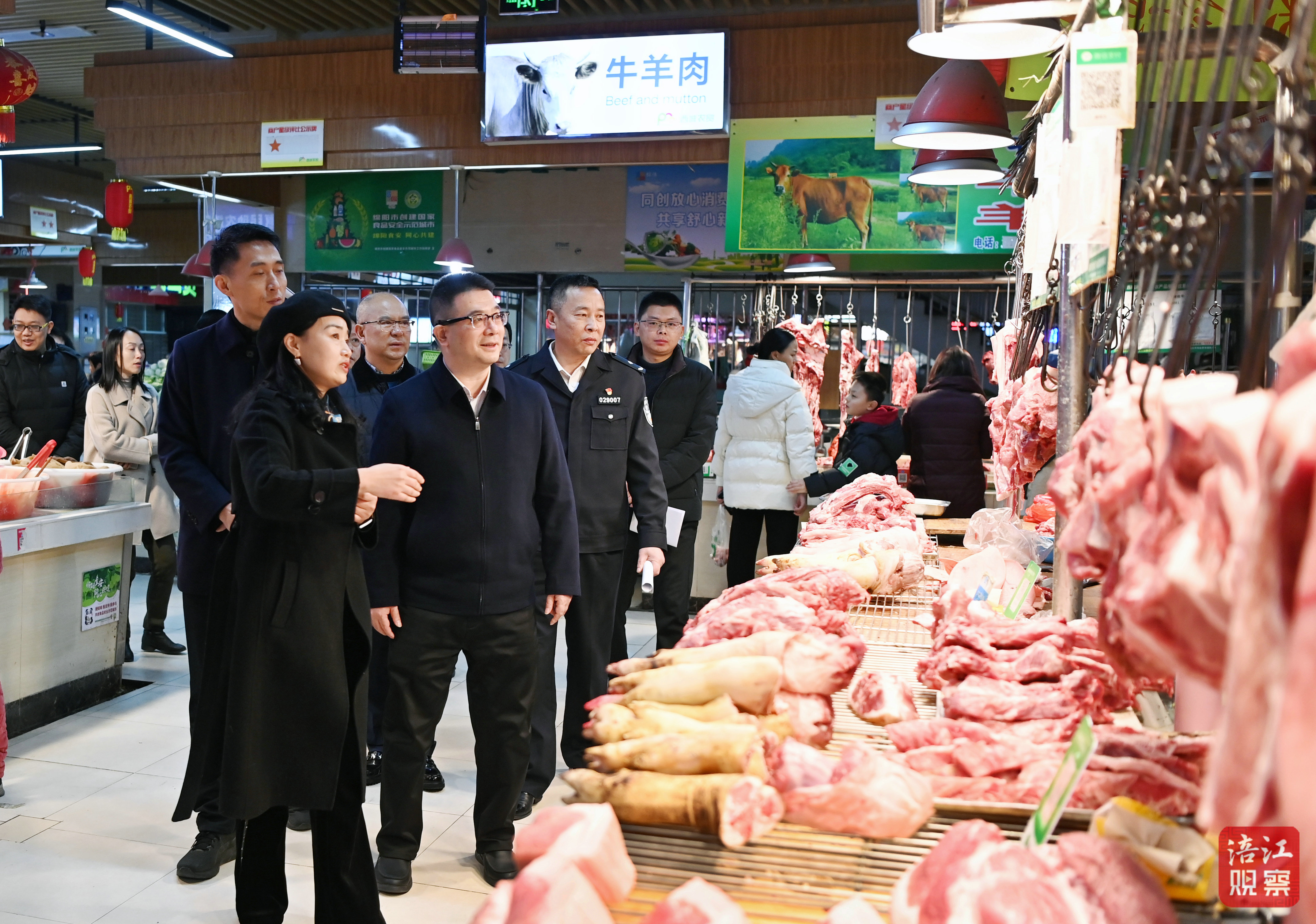 2025年1月27日，李云檢查節(jié)日供應(yīng)、安全穩(wěn)定工作‘，慰問(wèn)一線職工8  張莉 攝.jpg